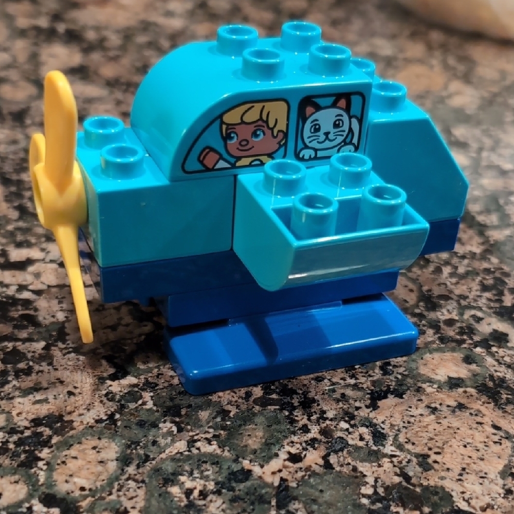 Lego Building Block Set with Yellow and Blue Pieces - Picture 5 of 5